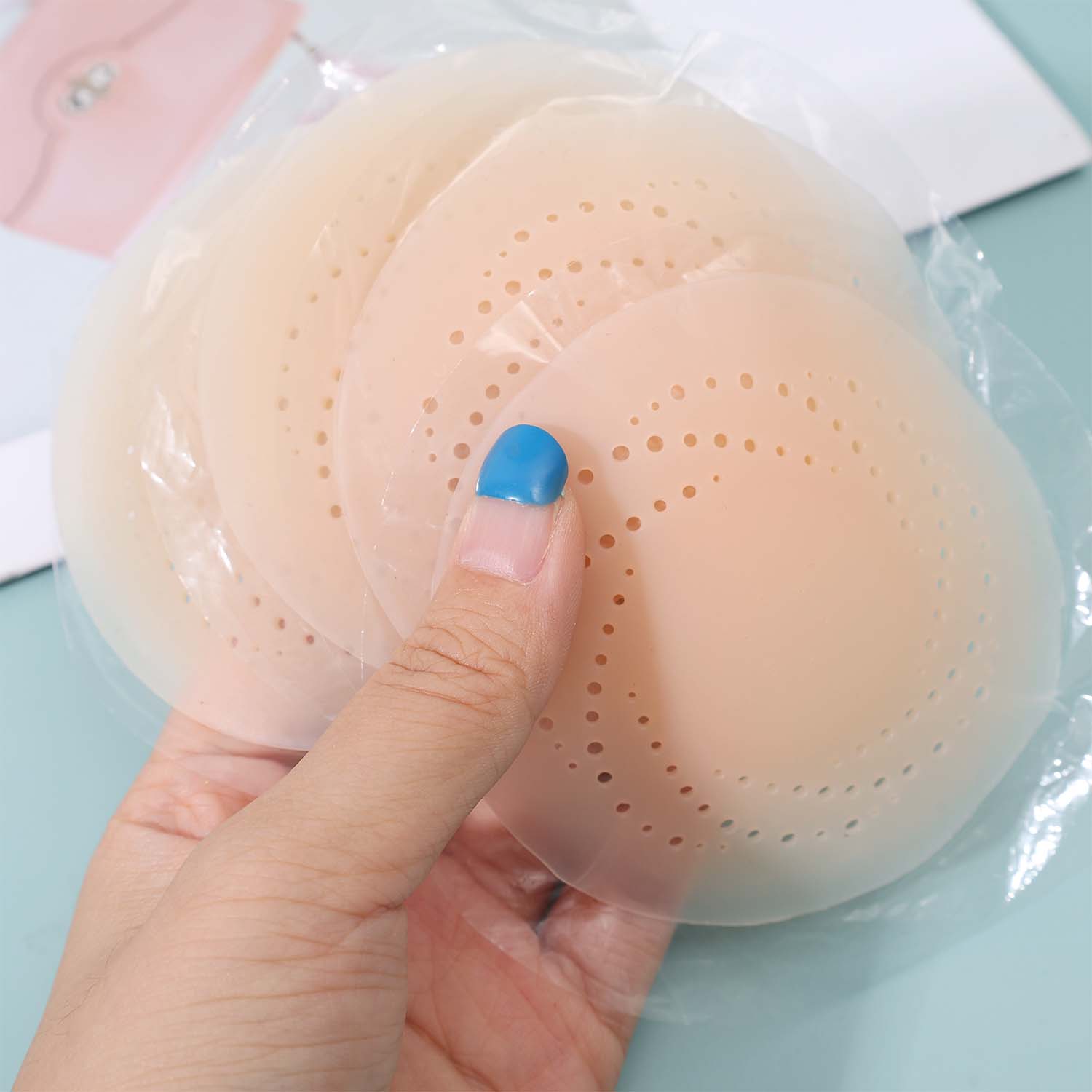 2-10 قطع من لاصقات الصدر غير ا - مراجعة Silicone Bra Adhesive وسعره